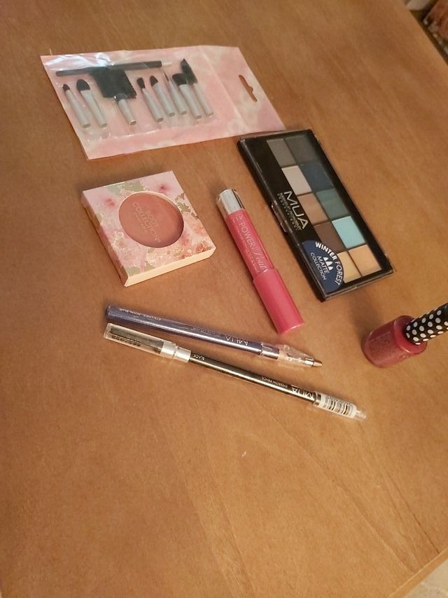 Ganga CONJUNTO MAQUILLAJE NUEVO A ESTRENAR