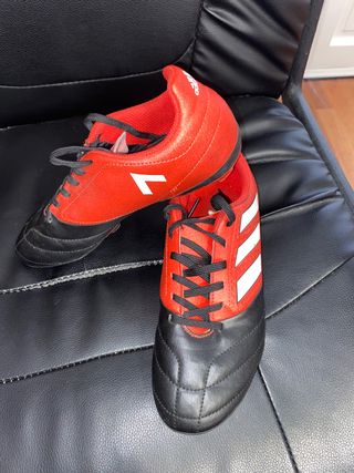 Botas de fútbol para niños de segunda mano en Avilés en WALLAPOP Botas de fútbol para niños de segunda mano en Avilés en WALLAPOP