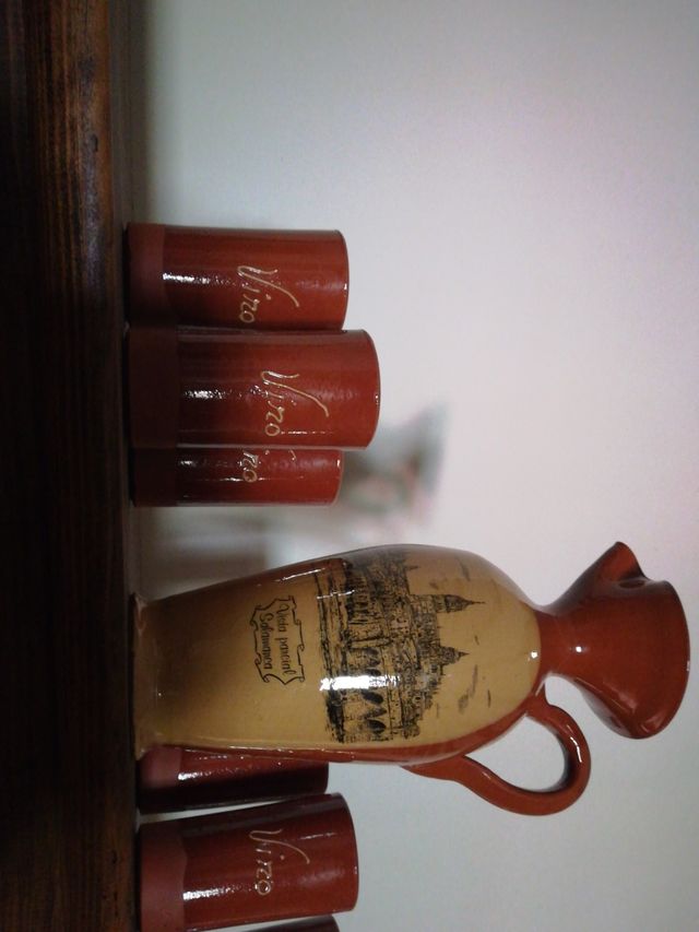 Jarra de cerámica de Salamanca y 6 vasos, de vino