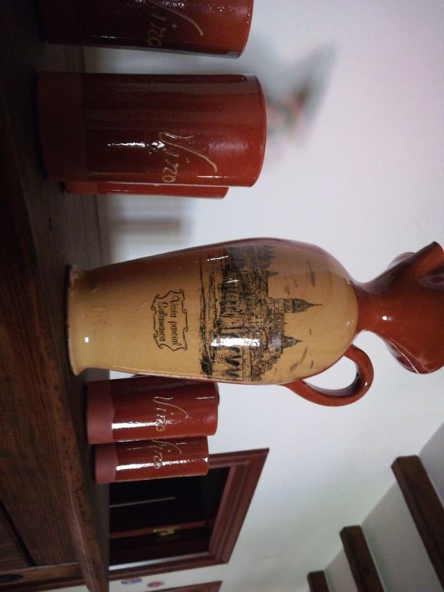 Jarra de cerámica de Salamanca y 6 vasos, de vino