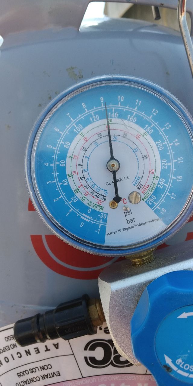 Aria condizionata, carica di gas