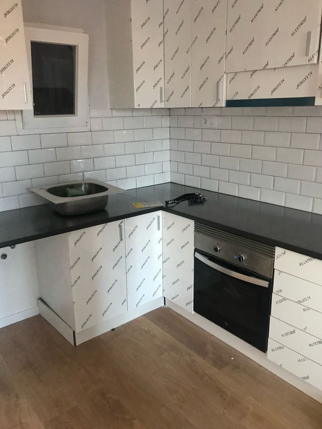 Encimera cocina laminado nuevo NO negociable de segunda mano por 60 EUR