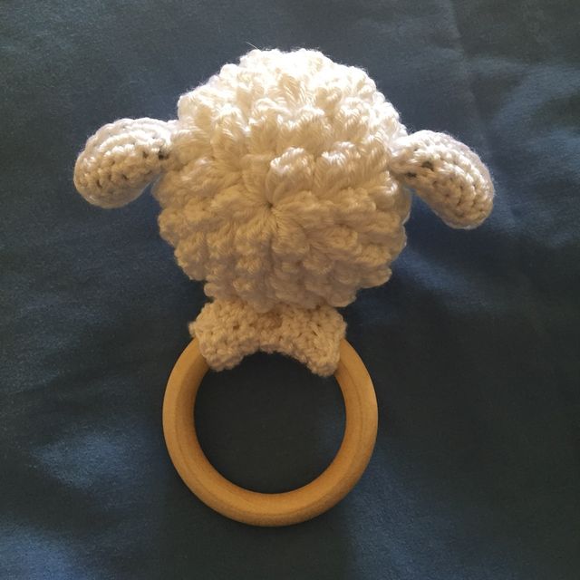 Sonajero mordedor oveja Molly Amigurumis 