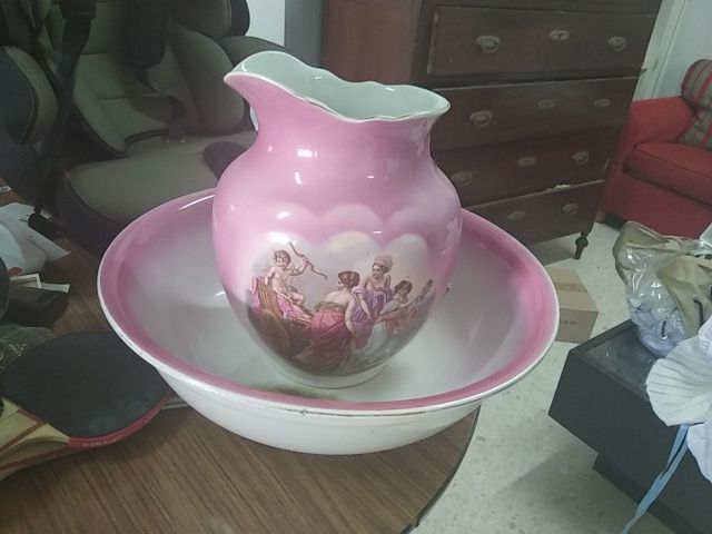 Conjunto antiguo de jarro de agua más lava cara