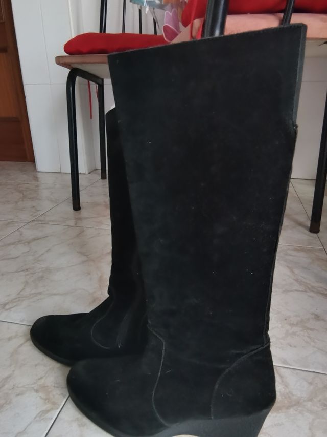 Botas ante negras