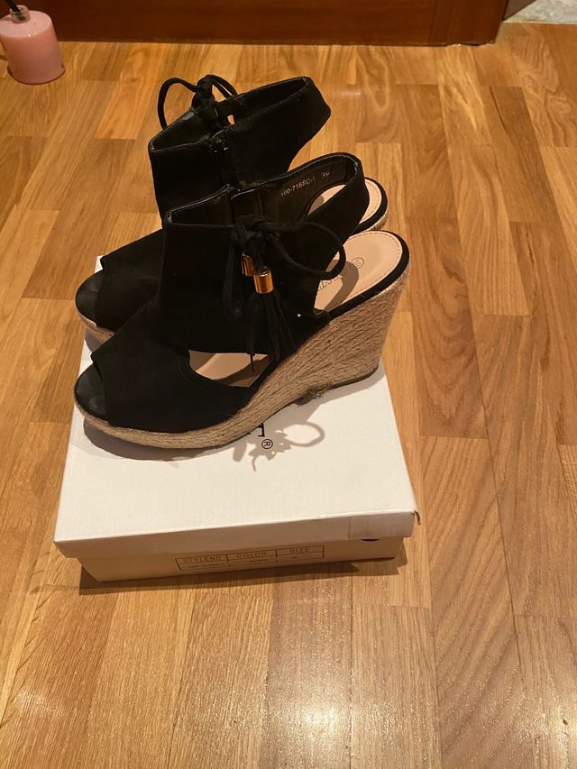 Cuña de Bestselle prácticamente nueva