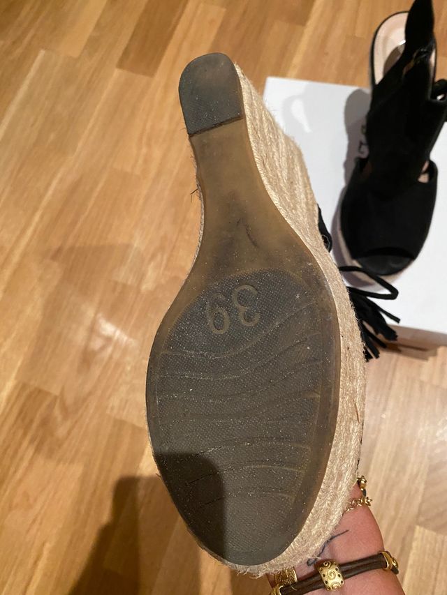 Cuña de Bestselle prácticamente nueva