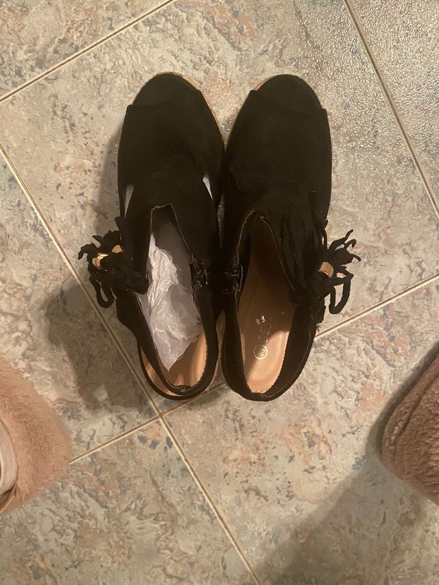 Cuña de Bestselle prácticamente nueva