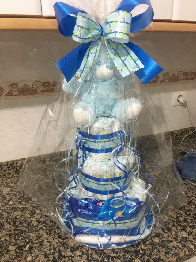 Se hacen tarta de pañales y cestas de bebés..