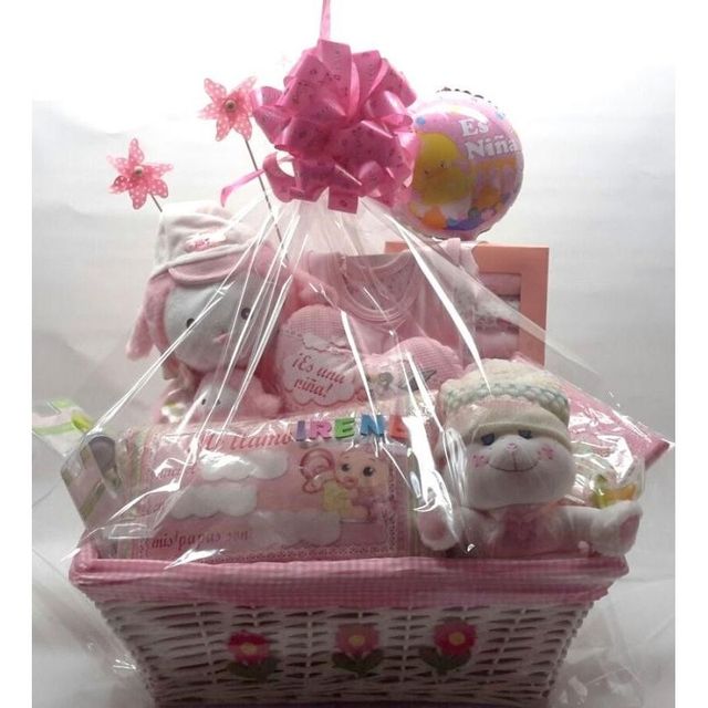 Se hacen tarta de pañales y cestas de bebés..