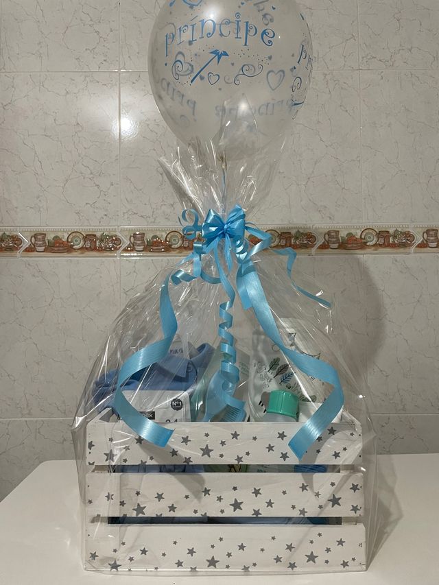 Se hacen tarta de pañales y cestas de bebés..