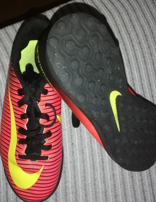 Botas fútbol nike multitaco mercurial x. t. 37.5 de segunda mano por 15 EUR  en Pozuelo de Alarcón en WALLAPOP