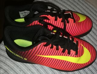 Botas fútbol nike multitaco mercurial x. t. 37.5 de segunda mano por 15 EUR  en Pozuelo de Alarcón en WALLAPOP
