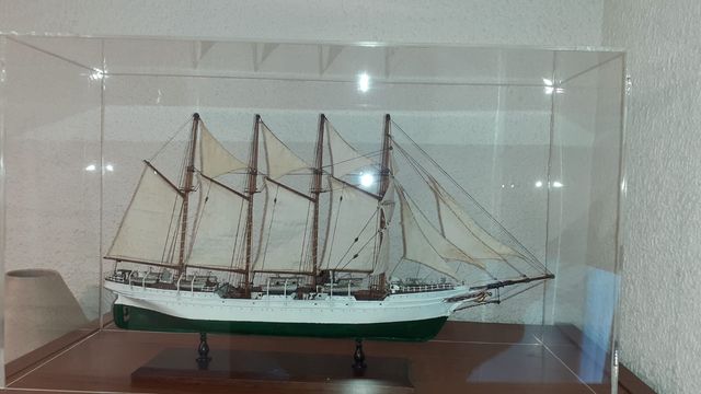 URNAS DE METACRILATO