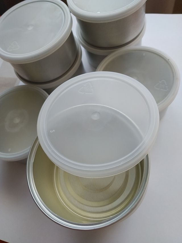 ENVASES DE ALUMINIO CON TAPA PLÁSTICA TRANSPARENTE