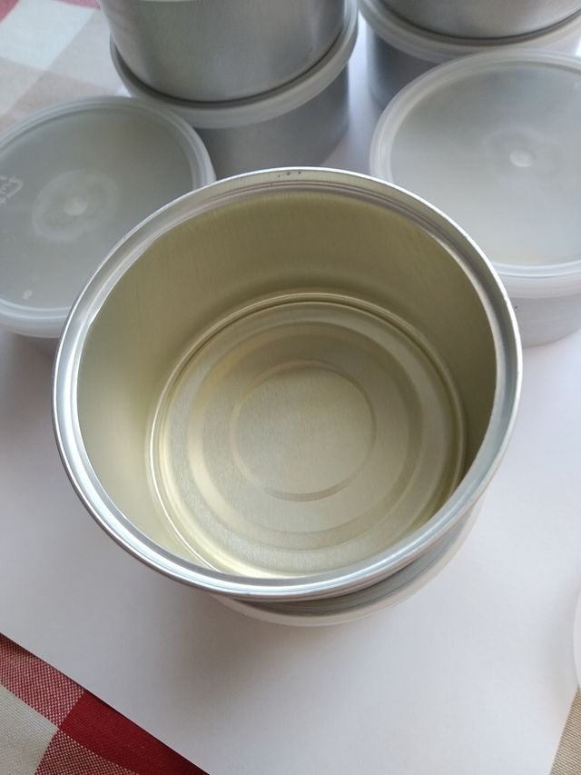 ENVASES DE ALUMINIO CON TAPA PLÁSTICA TRANSPARENTE