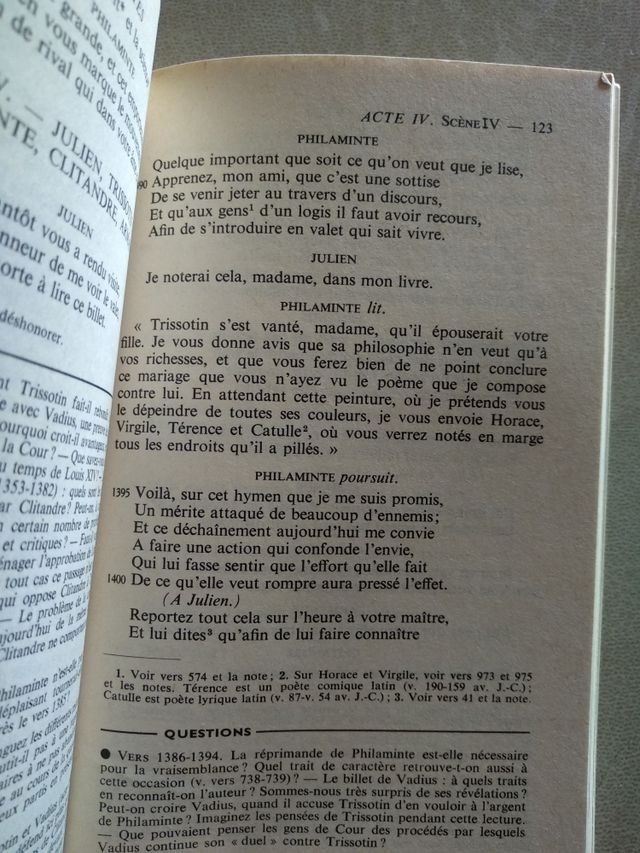 LES FEMMES SAVANTES (Molière)