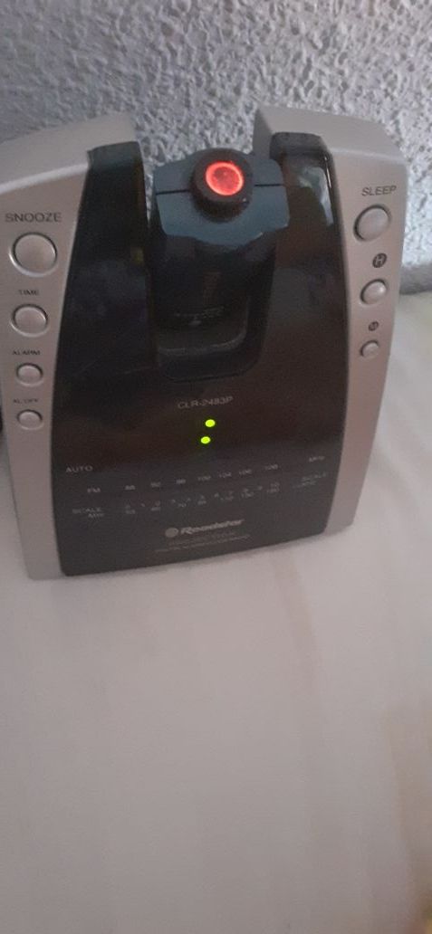 radio,despertador laser