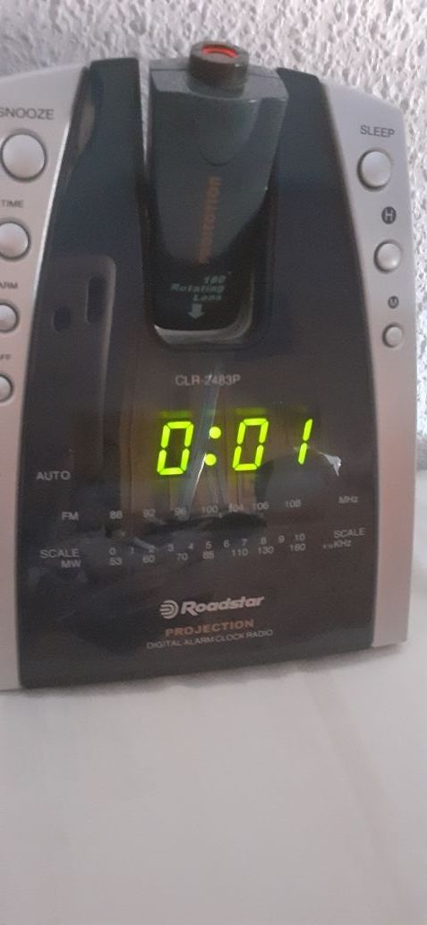 radio,despertador laser