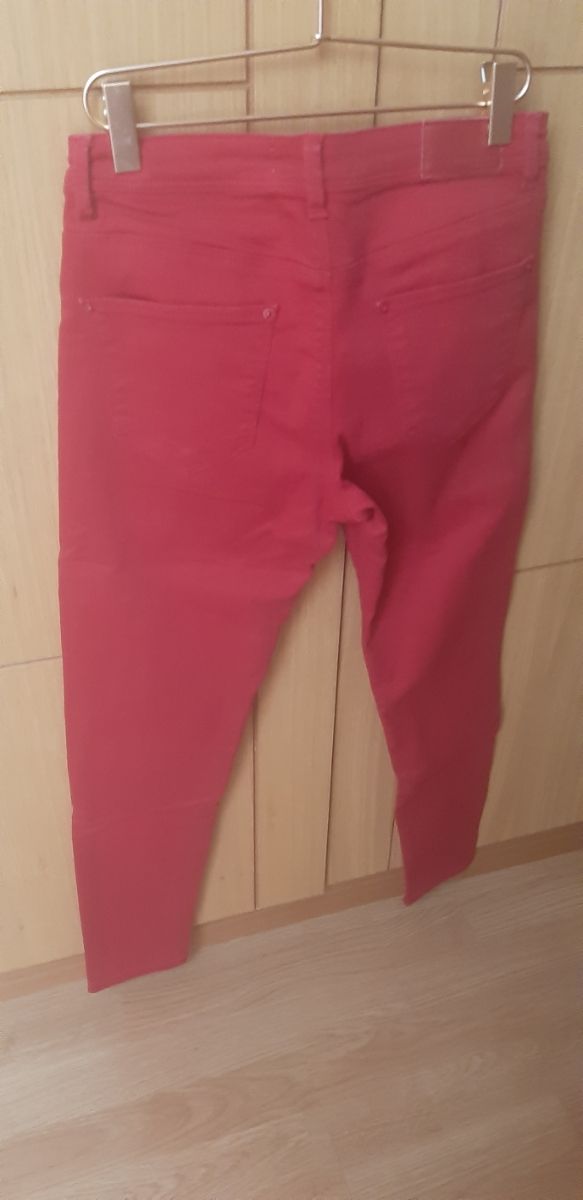 pantalon vaquero rojo
