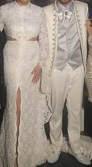 Traje de novio gitano de segunda mano por 300 EUR en Donostia-San Sebastián  en WALLAPOP