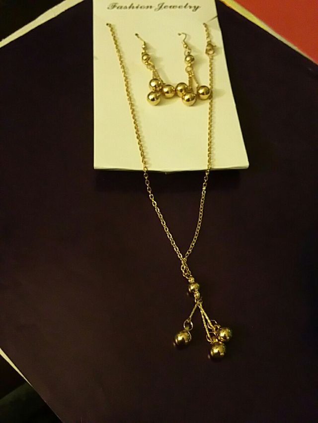 Collar dorado con pendientes a juego lote perlas