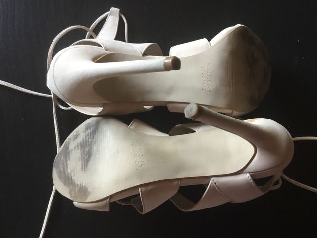 Sandalia tacón color hueso Steve Madden. Nº 37