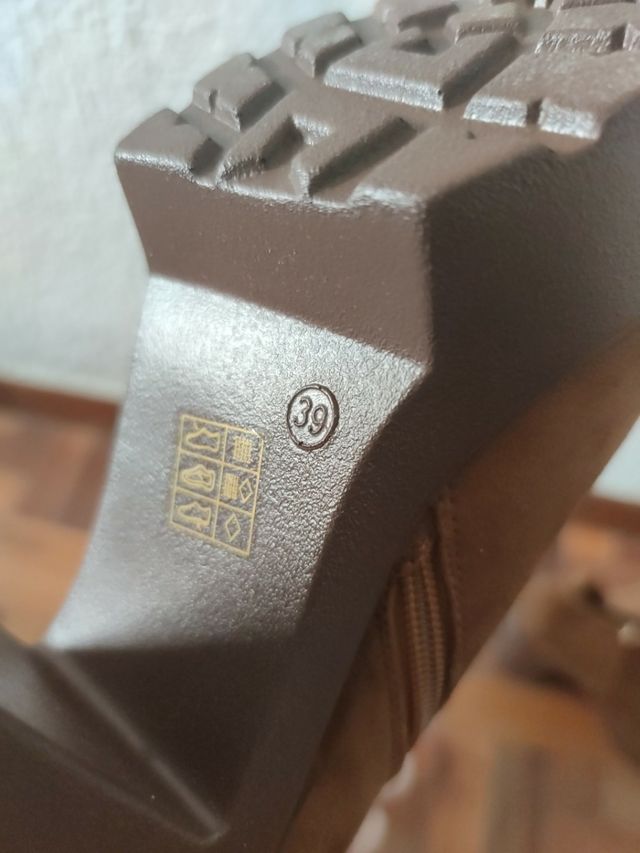 Stivaletti con tacco