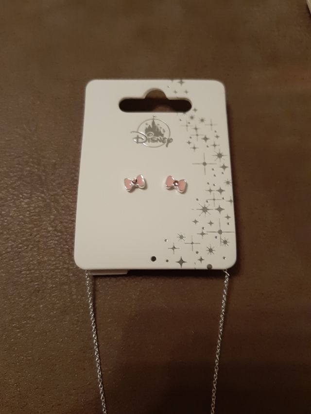 conjunto pendientes y collar Disney.