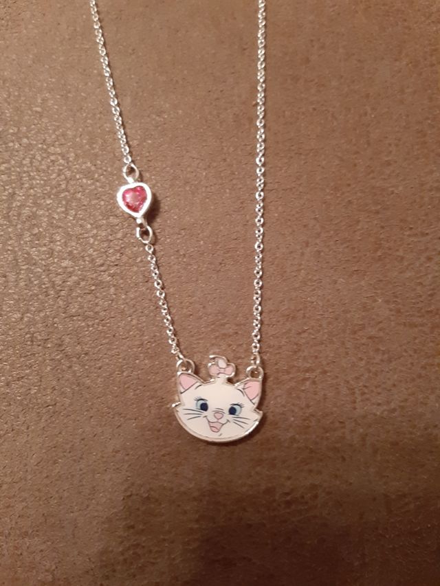 conjunto pendientes y collar Disney.