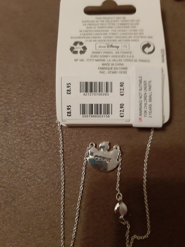 conjunto pendientes y collar Disney.