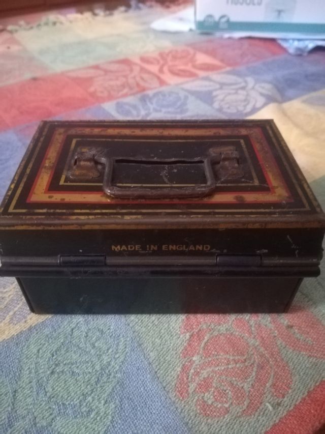 antigua hucha metálica inglesa años 40