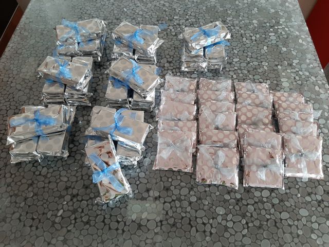 20 espejos para el bolso y 36 navajas multiusos. 