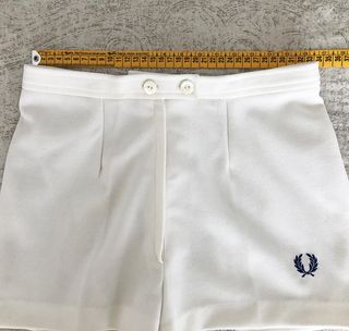 Pantalón Fred Perry tenis VINTAGE, chica de segunda mano por 28,5 EUR en A  Coruña en WALLAPOP