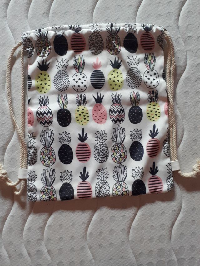 Mochila cuerdas piñas