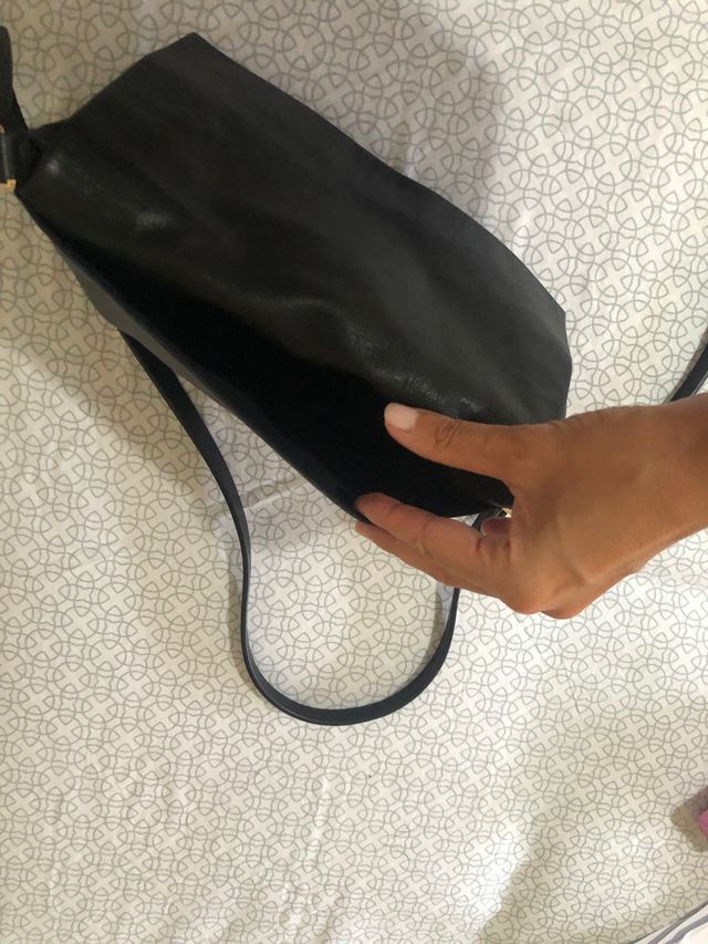 Bolso de piel negro COS