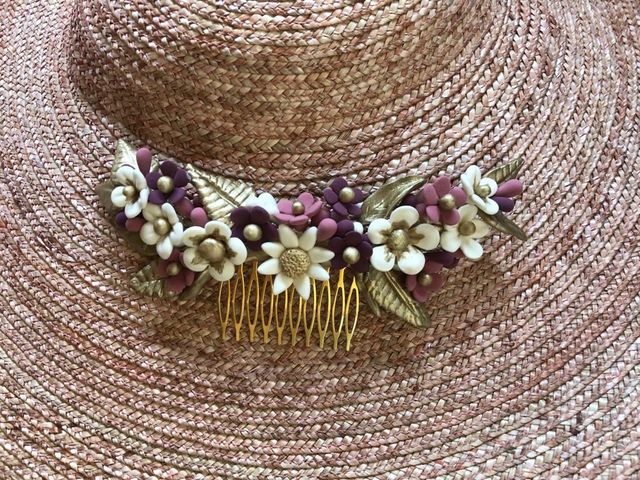 Tocado de flores hechas a mano