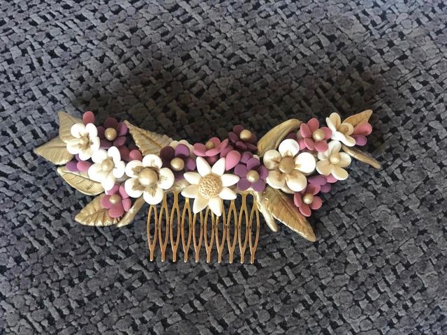 Tocado de flores hechas a mano