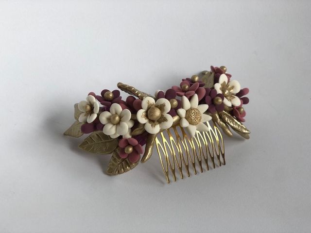 Tocado de flores hechas a mano