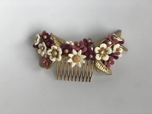 Tocado de flores hechas a mano