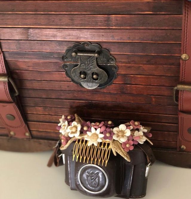 Tocado de flores hechas a mano