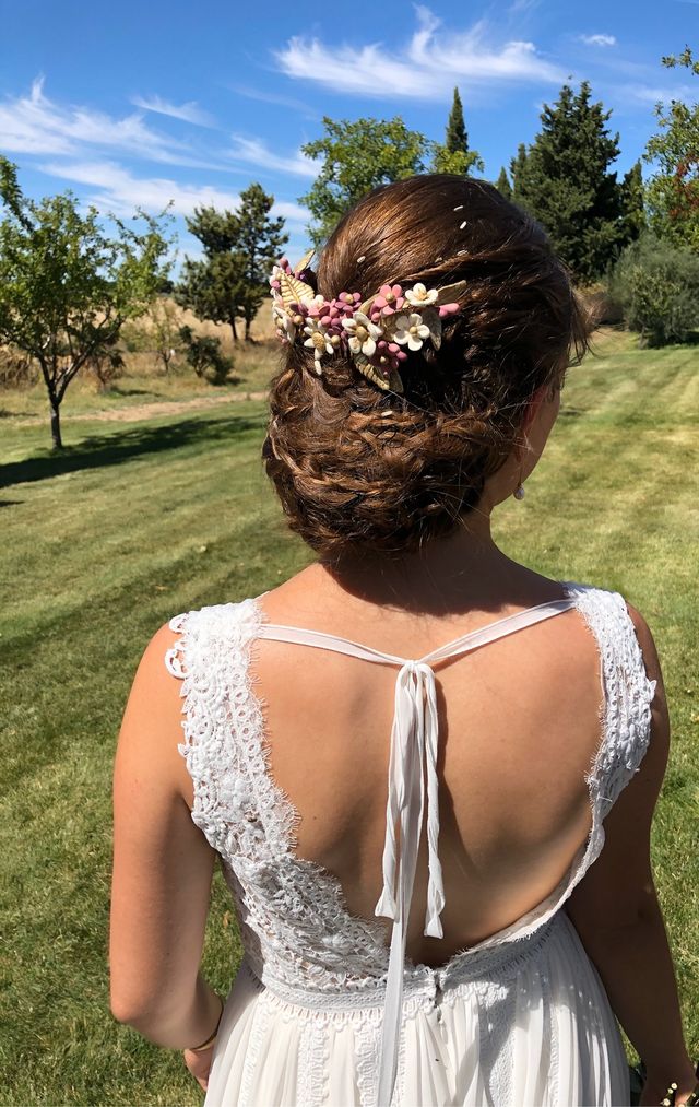 Tocado de flores hechas a mano