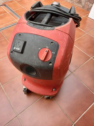Aspiradora inductrial marca hilti de segunda mano por 350 EUR en Brenes en  WALLAPOP