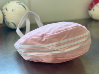 BOLSO ASIDAS ROSA Y BANDAS BLANCAS NUEVO