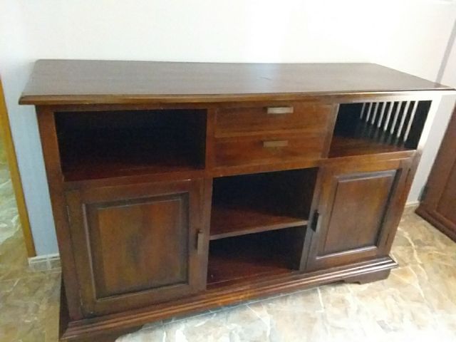 Aparador de madera de segunda mano por 100 € en Lobera de La Vega en