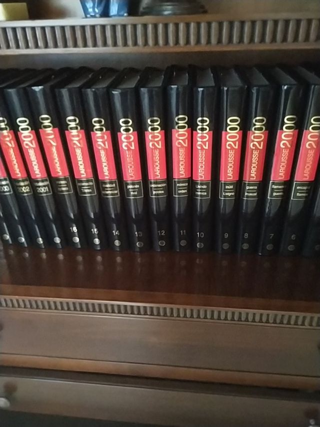 enciclopedia Larousse 2000 16 tomos más 4 actuali