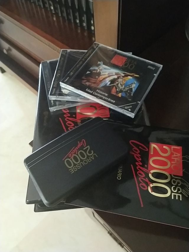 enciclopedia Larousse 2000 16 tomos más 4 actuali