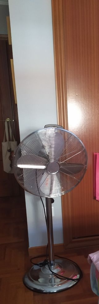 Ventilador de pie de segunda mano en la provincia de Ventilador de pie de segunda mano en Valladolid en WALLAPOP