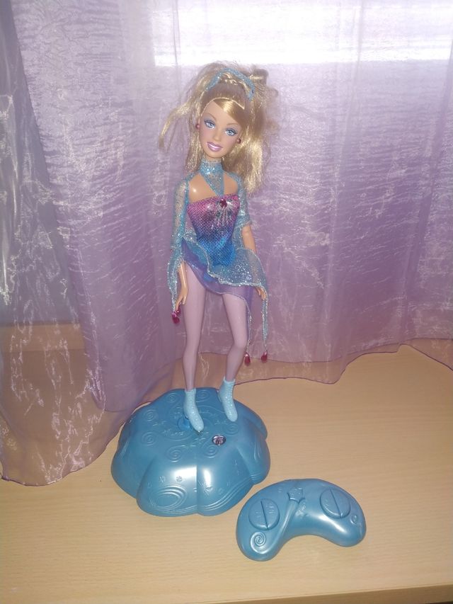 BARBIE PATINADORA TELEDIRIGIDA