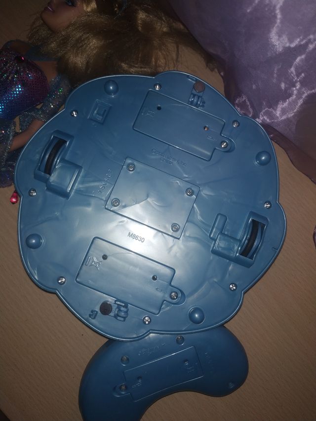 BARBIE PATINADORA TELEDIRIGIDA